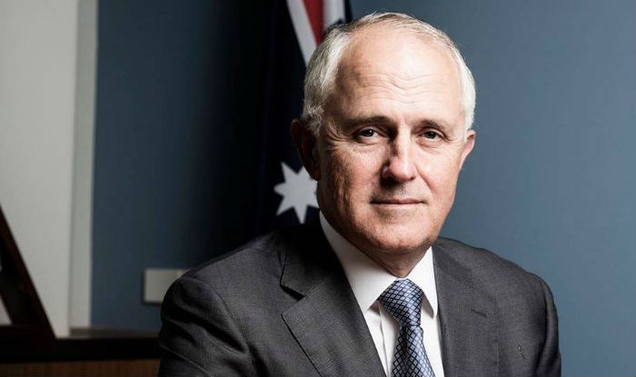 Thủ tướng Australia Malcolm Turnbull nhận lương 403.745 USD mỗi năm (33.645 USD mỗi tháng, 1.106 USD mỗi ngày). Ông từng là doanh nhân lĩnh vực tài chính và là một triệu phú. Hiện lương tối thiểu tại Australia là 1.900 USD.