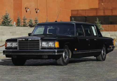 Zil-41047 là chiếc limousine dành cho các lãnh đạo Liên Xô.