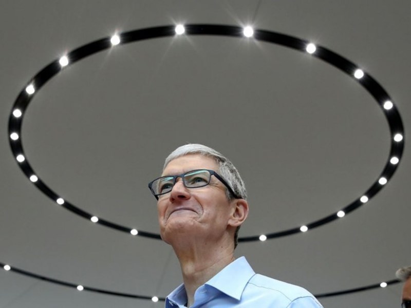 Năm 2017, lương CEO tại Apple của Cook là 3 triệu USD, tăng so với mức 900.000 USD vào năm 2011 - năm đầu tiên ông đảm nhiệm vị trí này.