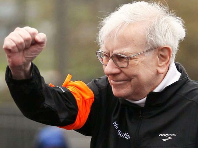 Buffett dành phần lớn tài sản để làm từ thiện. Ông được coi là một trong những nhà từ thiện hào phóng nhất thế giới với tổng số tiền quyên góp từ năm 2000 là 46 tỷ USD. Năm 2010, Buffett cùng vợ chồng tỷ phú Bill Gates thành lập The Giving Pledge, sáng kiến khuyến khích những người giàu nhất thế giới dành phần lớn tài sản của mình để làm từ thiện.