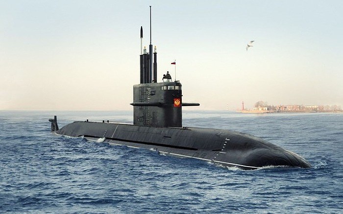  Chiếc tàu ngầm lớp Lada - Dự án 677 này được thiết kế nhằm thay thế cho lớp Kilo - Dự án 636, thay đổi đáng kể nhất là nó được thiết kế có động cơ đẩy độc lập với không khí (AIP).