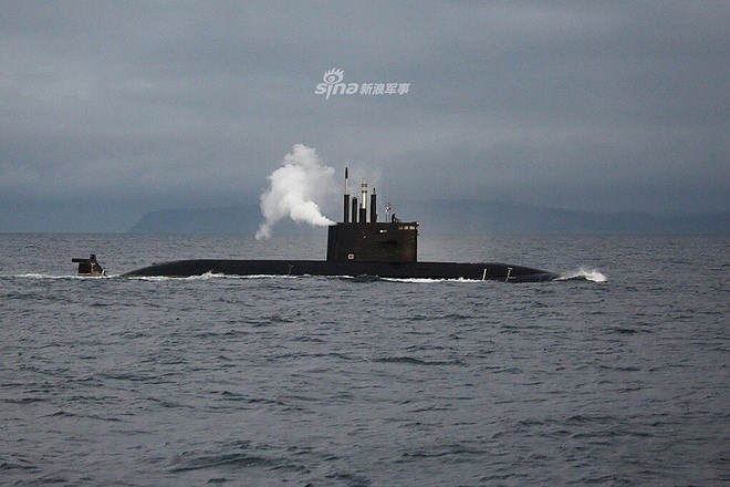  Bản chất của nó khác hẳn với những cột khói đen mù mịt mà những tàu mặt nước Nga thải ra ở trên, vì mọi tàu ngầm diesel-điện dù là tiên tiến nhất cũng đều như vậy.